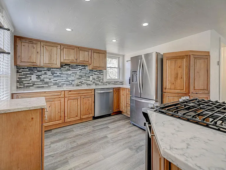 235 E Cornell Ave — Photo 8