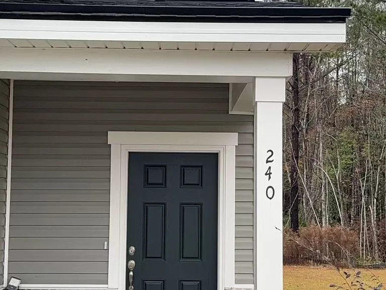 240 Brookline Dr — Photo 3