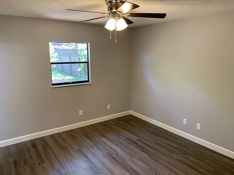 527 Hill St — Photo 3