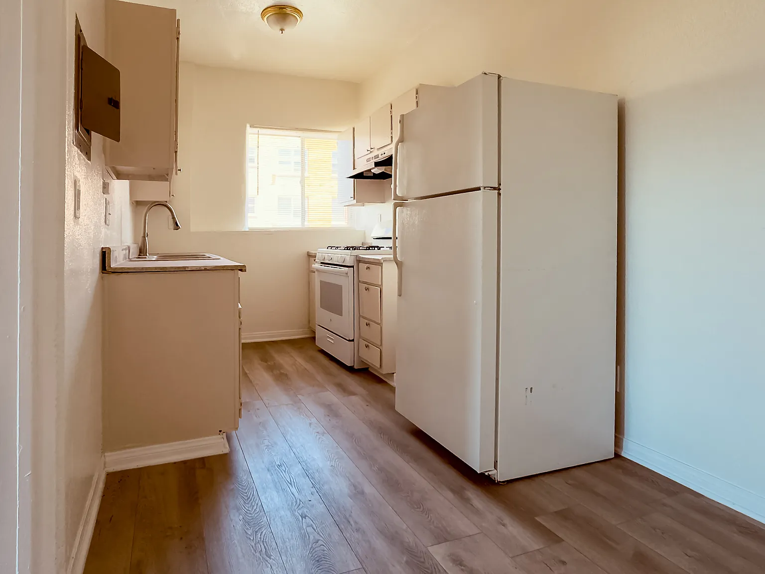 920 S Hobart Blvd — Photo 3