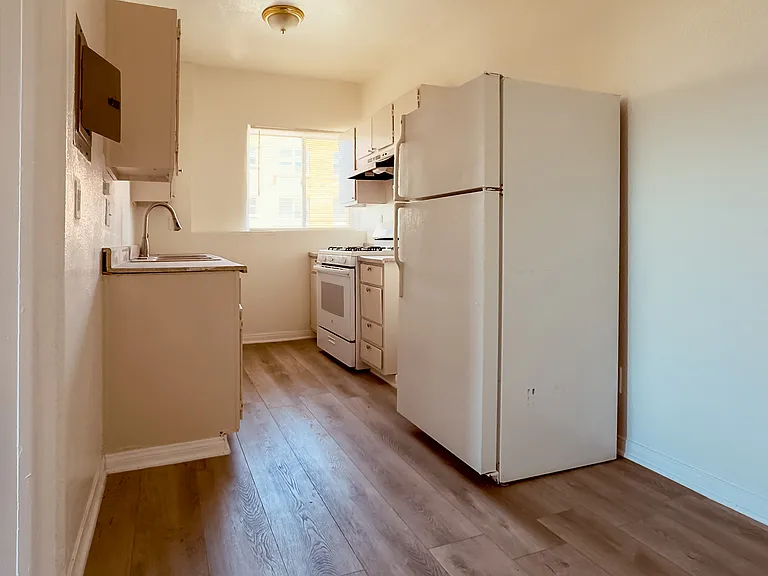 920 S Hobart Blvd — Photo 12