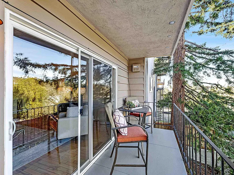 1120 Hollywood Ave #1 — Photo 4