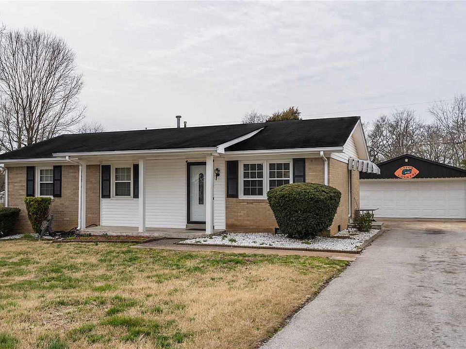 2nd image of 817 Stanley Ct