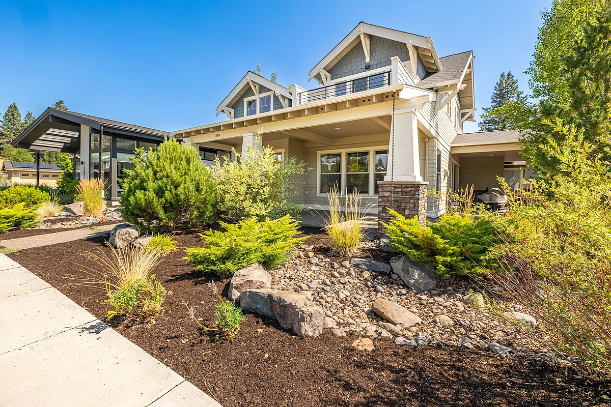 Building Photo - 1496 NW Discovery Park Dr