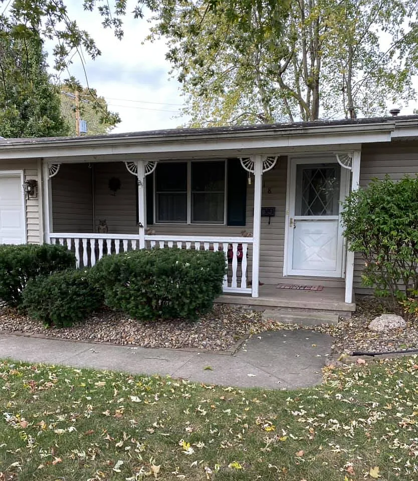 718 Lincoln Place, Arthur, IL — Photo 2