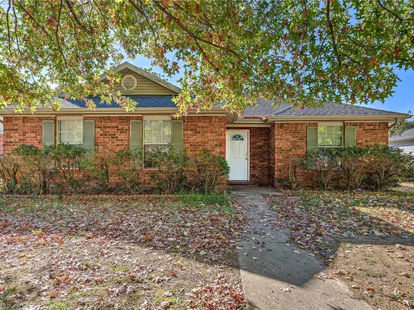 5643 W Chattel St, Fayetteville, AR 72704
