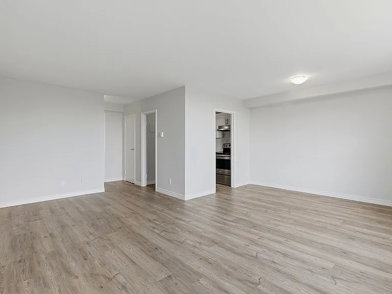 8325 Riverside Dr E — Photo 9