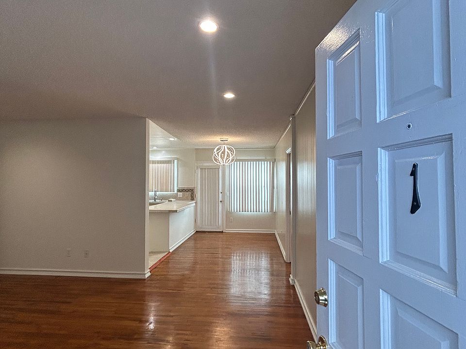 1st image of 1712 Barry Ave APT 1