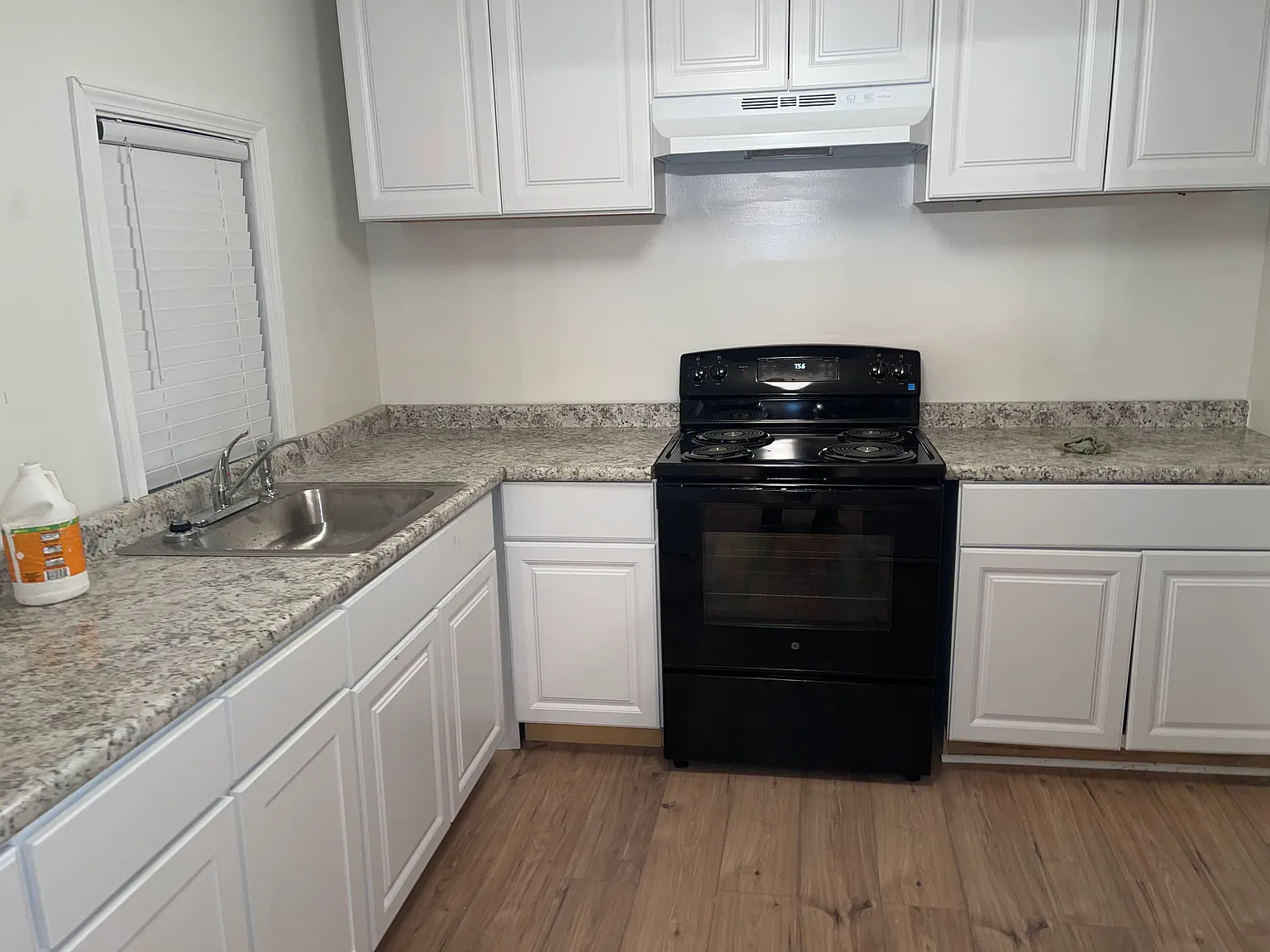 4 bed, 1500 sqft, $1,500 — Photo 4