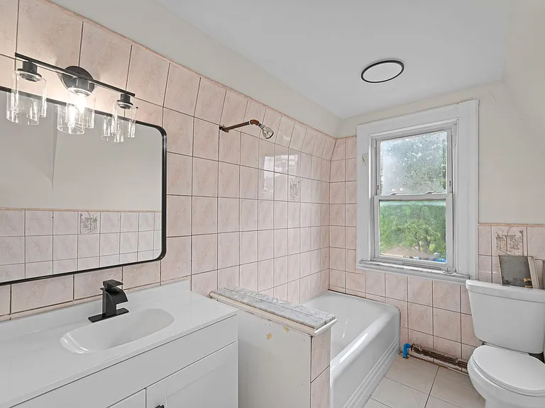2215 N Wood Ave — Photo 12