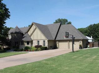 2701 Country Club Cir, Independence, KS 67301