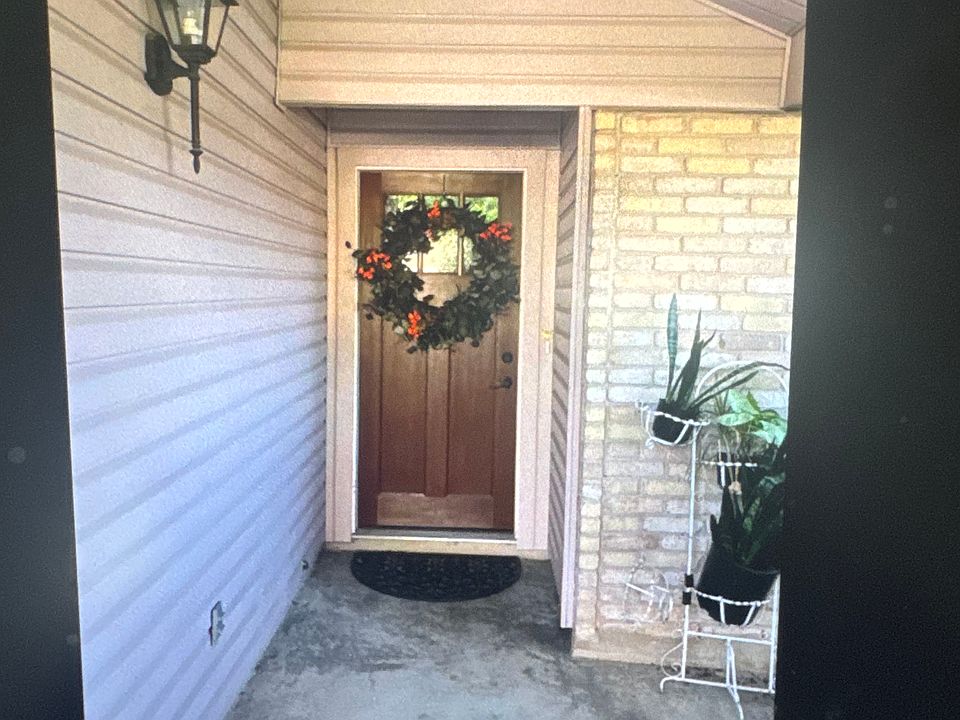 1st image of 5107 Loyola Ln