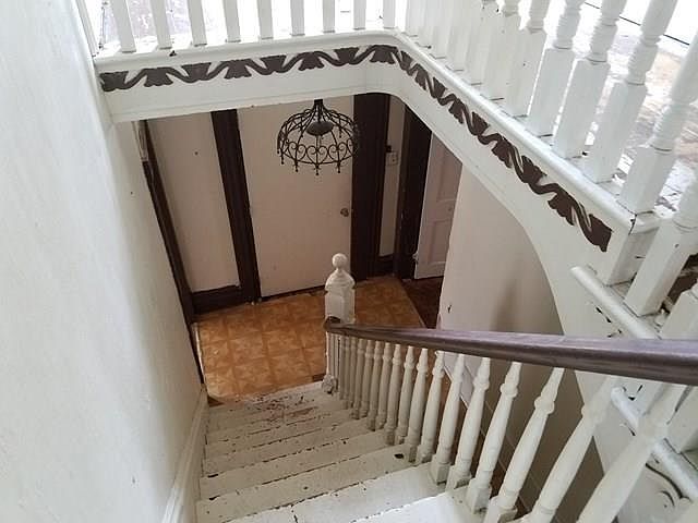 2nd image of 404 N Chestnut St