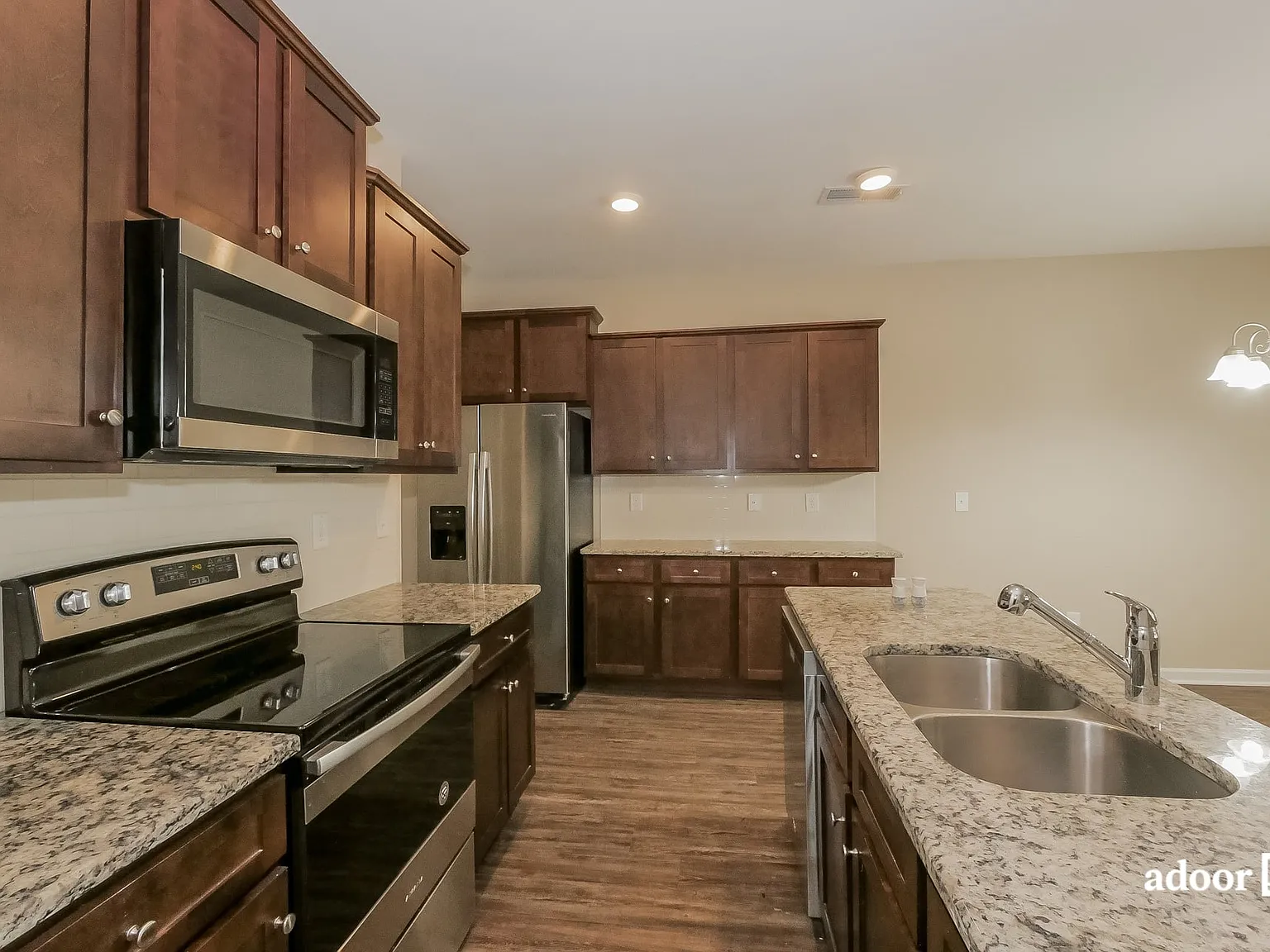 4 bed, 2.5 bath, 1705 sqft, $2,045 — Photo 2