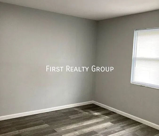 305 N Broadway St #3 — Photo 6