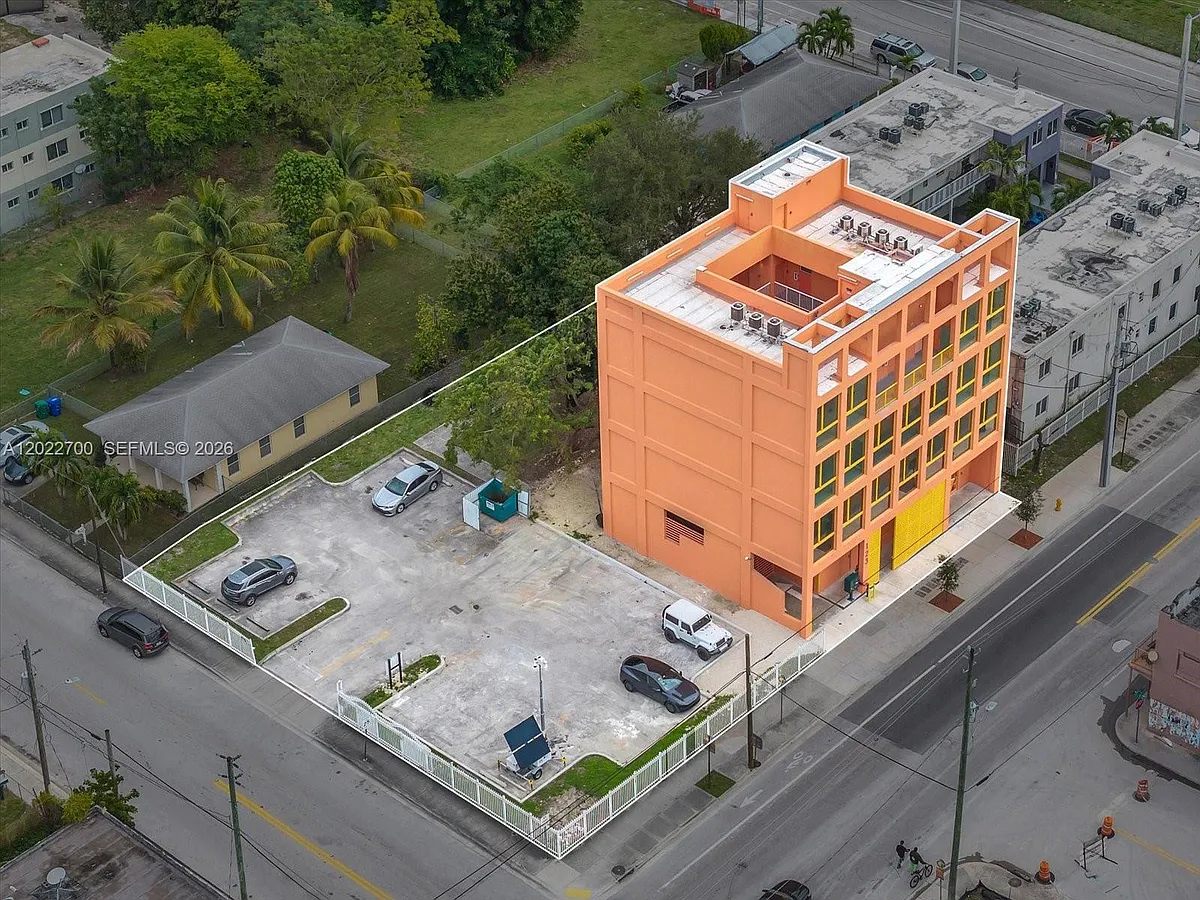 Building Photo - 123 NW 14th St #201