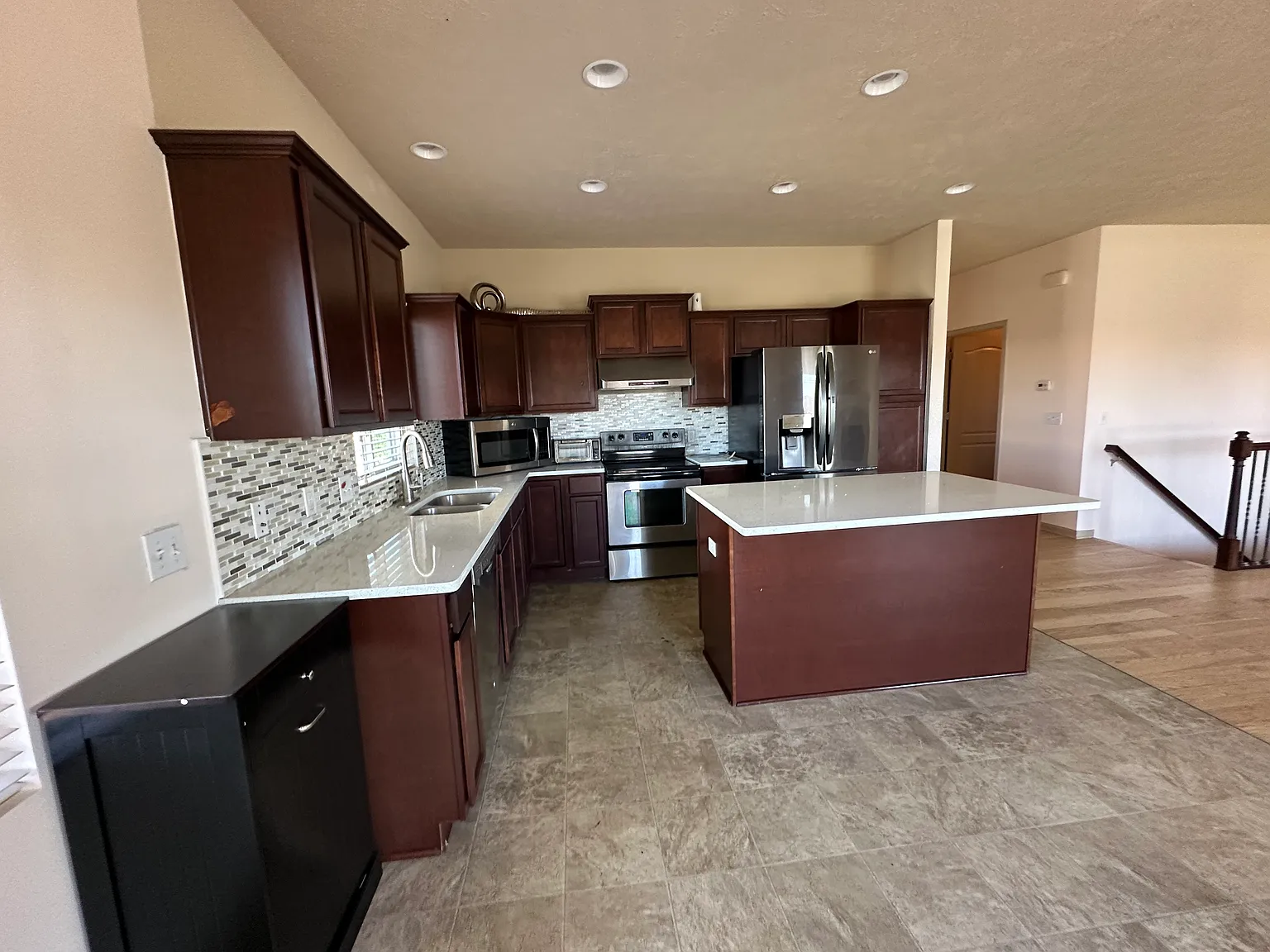 4 bed, 2966 sqft, $2,500 — Photo 3