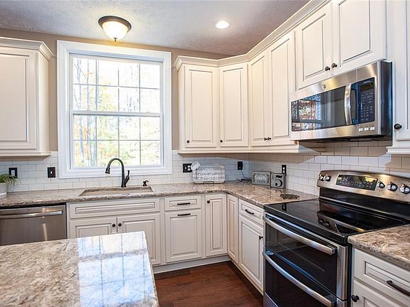 4th image of 1187 Willow Bend Dr