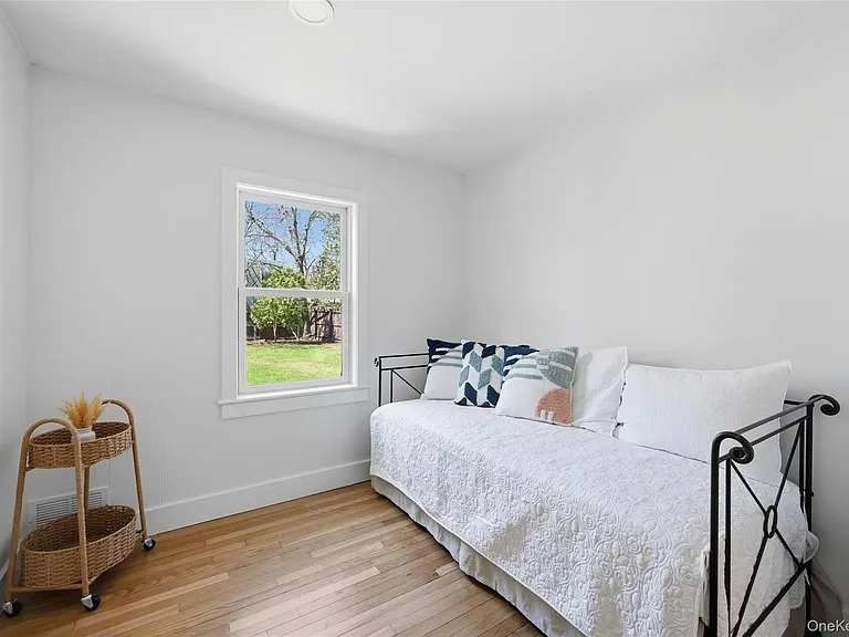 8908 Peconic Bay Blvd — Photo 14