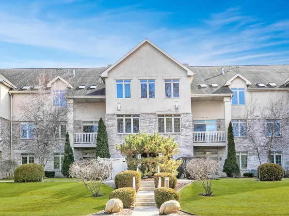 1717 W Green Tree Rd #304, Glendale, WI 53209