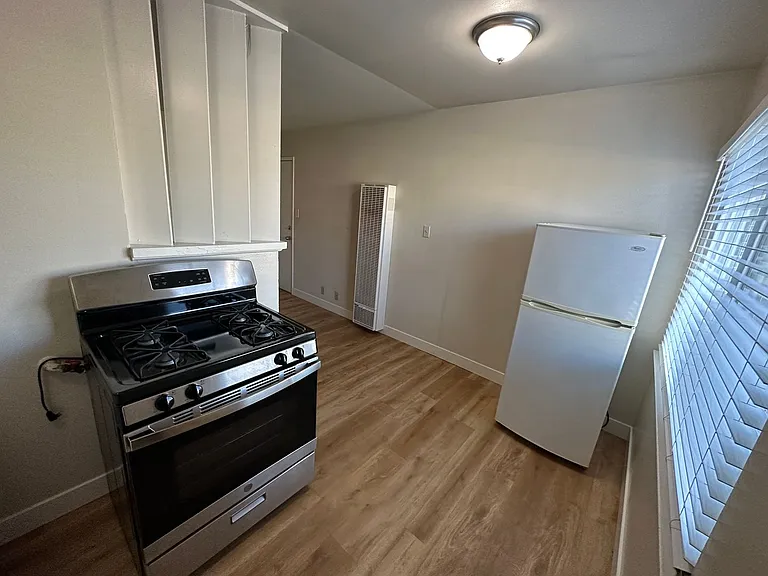 880 Park Dr — Photo 9