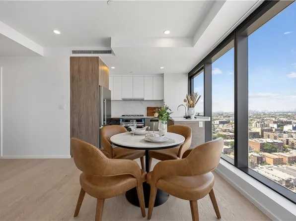 2286 Cropsey Avenue image 15 of 26