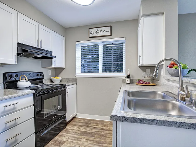 Beaumont Grand Apartment Homes — Photo 22