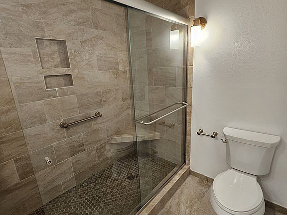 5th image of 2857 Pinelawn Dr