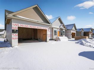 13185 Harbor Landings Dr #102, Fenton, MI