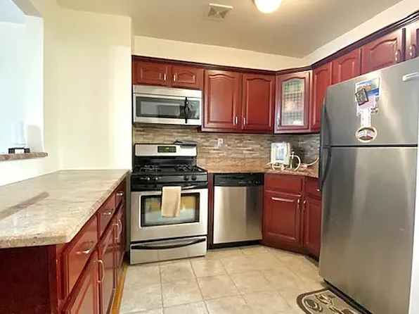 206 Remsen Ave #2D, Brooklyn, NY 11212