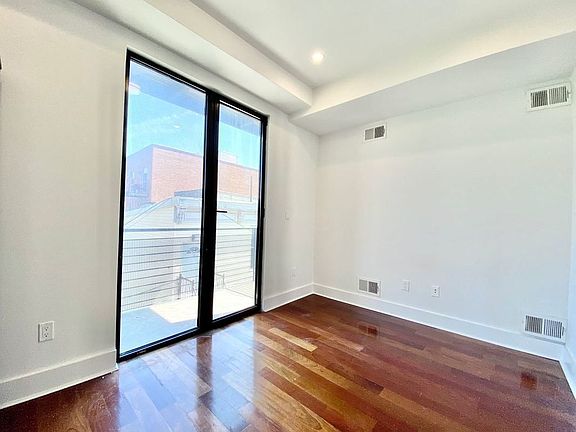 3rd image of 315 Franklin Ave #2RR