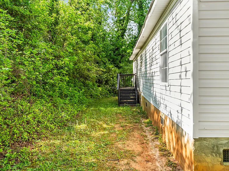 204 Air Park Dr — Photo 12
