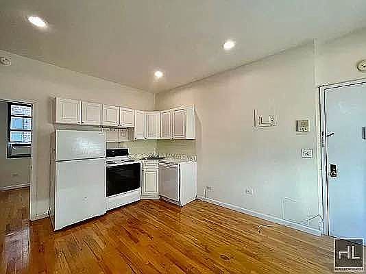 2nd image of 31 Avenue C #7