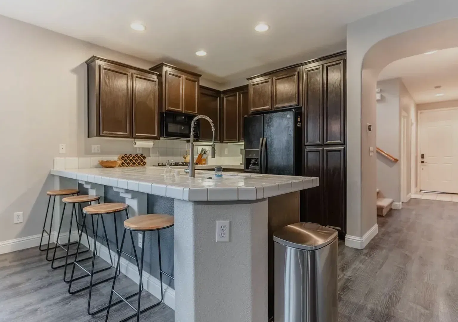 Cute As A Bug Natomas 2/2! Please read entire ad for viewings! — Photo 4