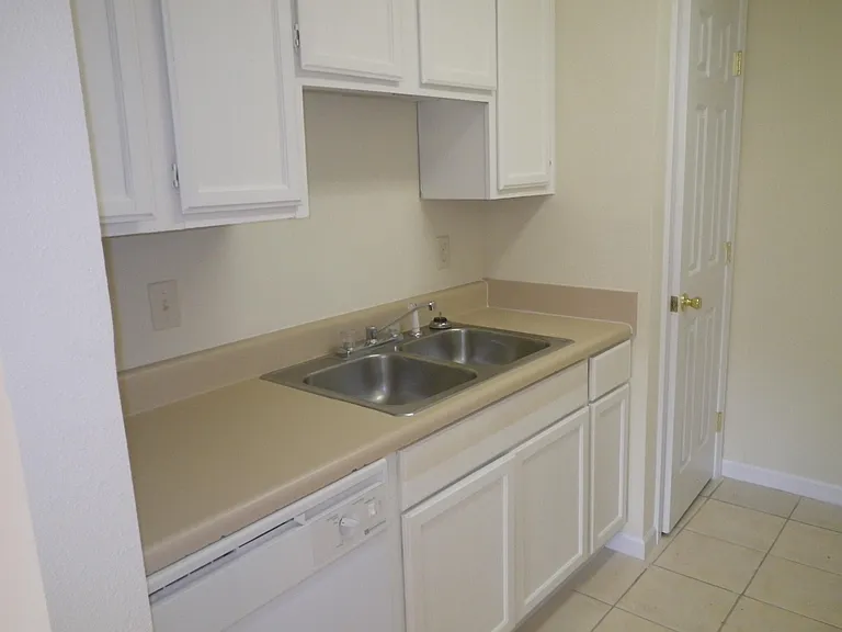 1610 Green Briar Pkwy #4 — Photo 6