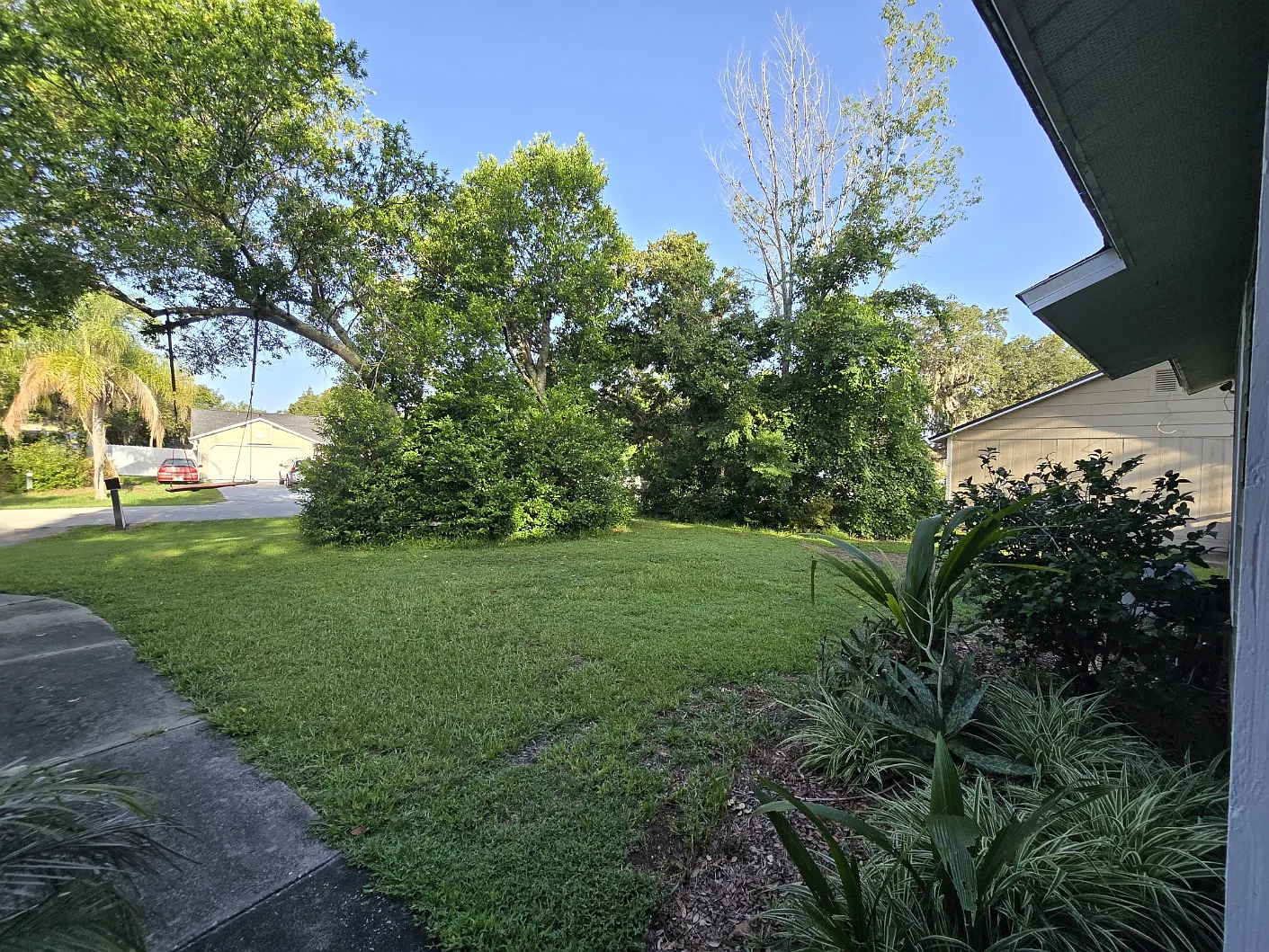 1545 Maxwell Ln — Photo 4