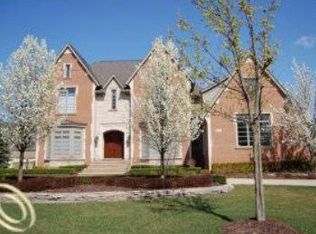 3180 Saint James Ct, Rochester, MI 48306