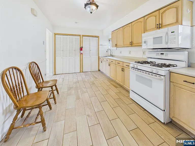247 Malcolm Ave — Photo 14