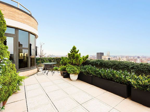 5th image of 181 E 90th St Penthouse 31B