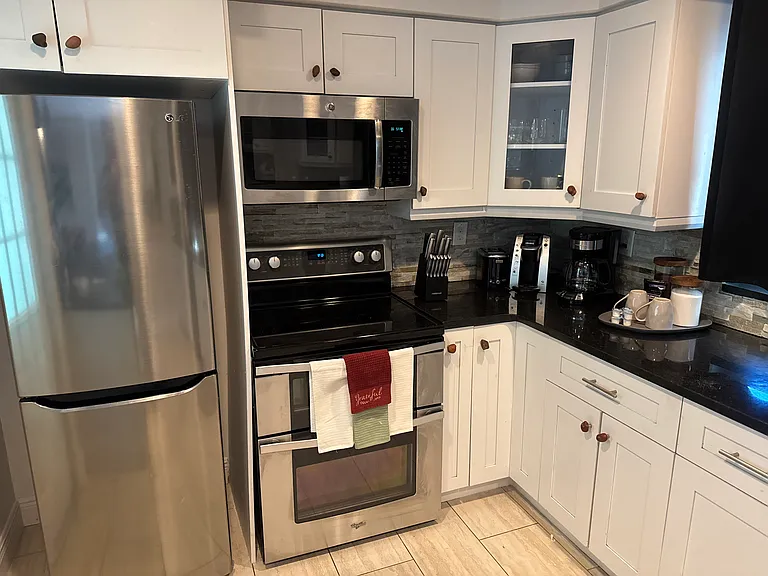 5210 York Ct — Photo 3