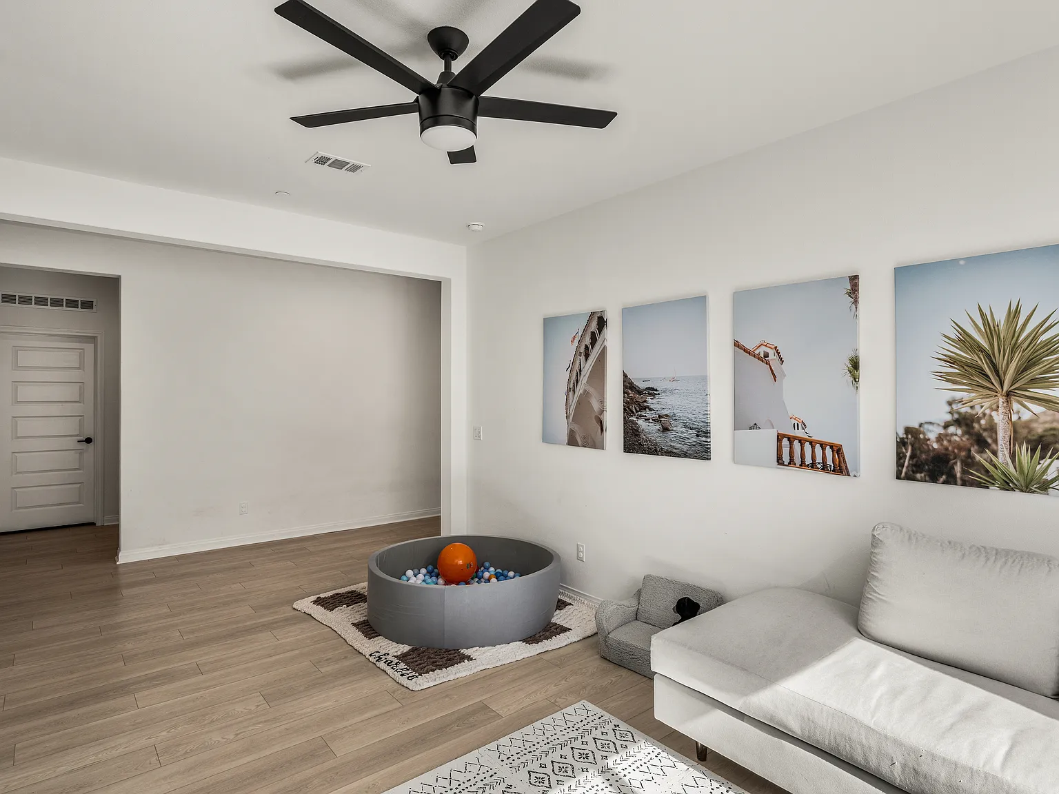 3 bed, 2.5 bath, 2307 sqft, $3,800 — Photo 3