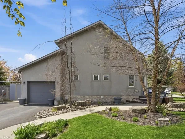 10 Rockhaven Ln, Hamilton, ON L8B 0H7