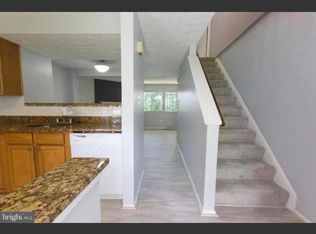 8244 Crestmont Cir, Springfield, VA 22153