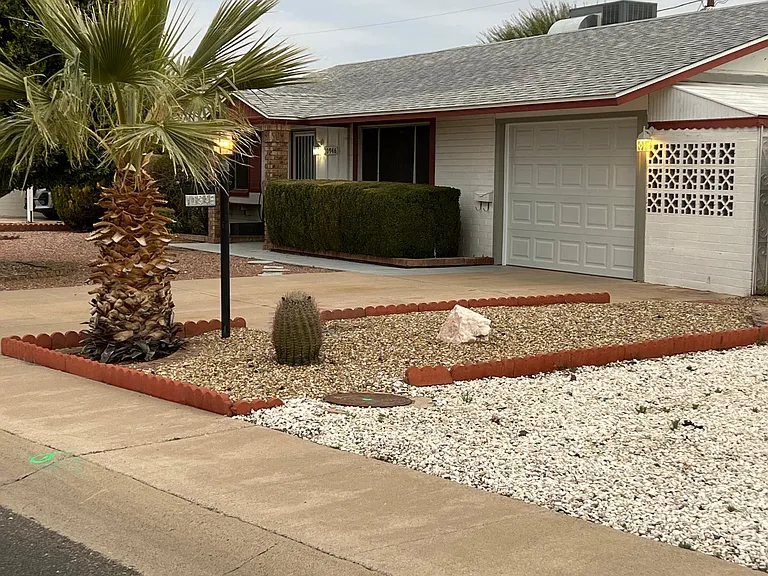 10946 W Canterbury Dr — Photo 8