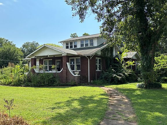 3rd image of 420 NW 3rd St