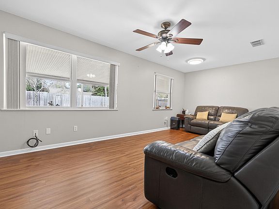 5th image of 323 Pontevedra Ln