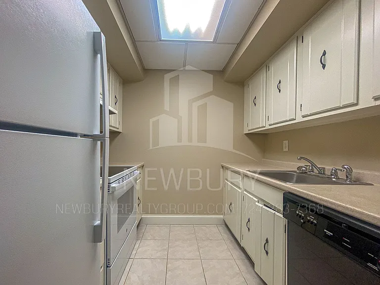 530 N Main Street - The Townhouse. — Photo 31