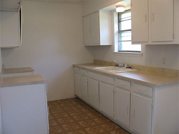 4th image of 512 E Vincent Ave
