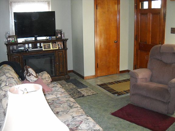 3rd image of 706 Rosewood St