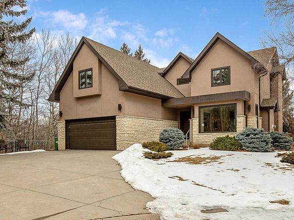 2nd image of 16 Stratton Pl SW